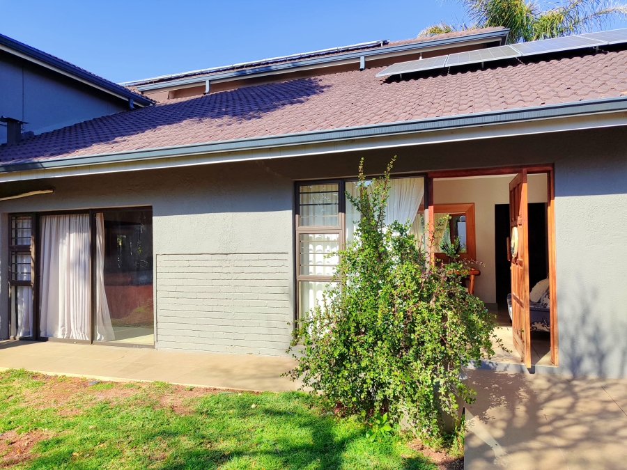 6 Bedroom Property for Sale in Doringkruin North West
